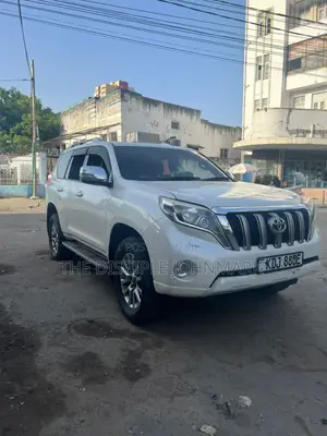 Toyota Land Cruiser Prado 2017 White