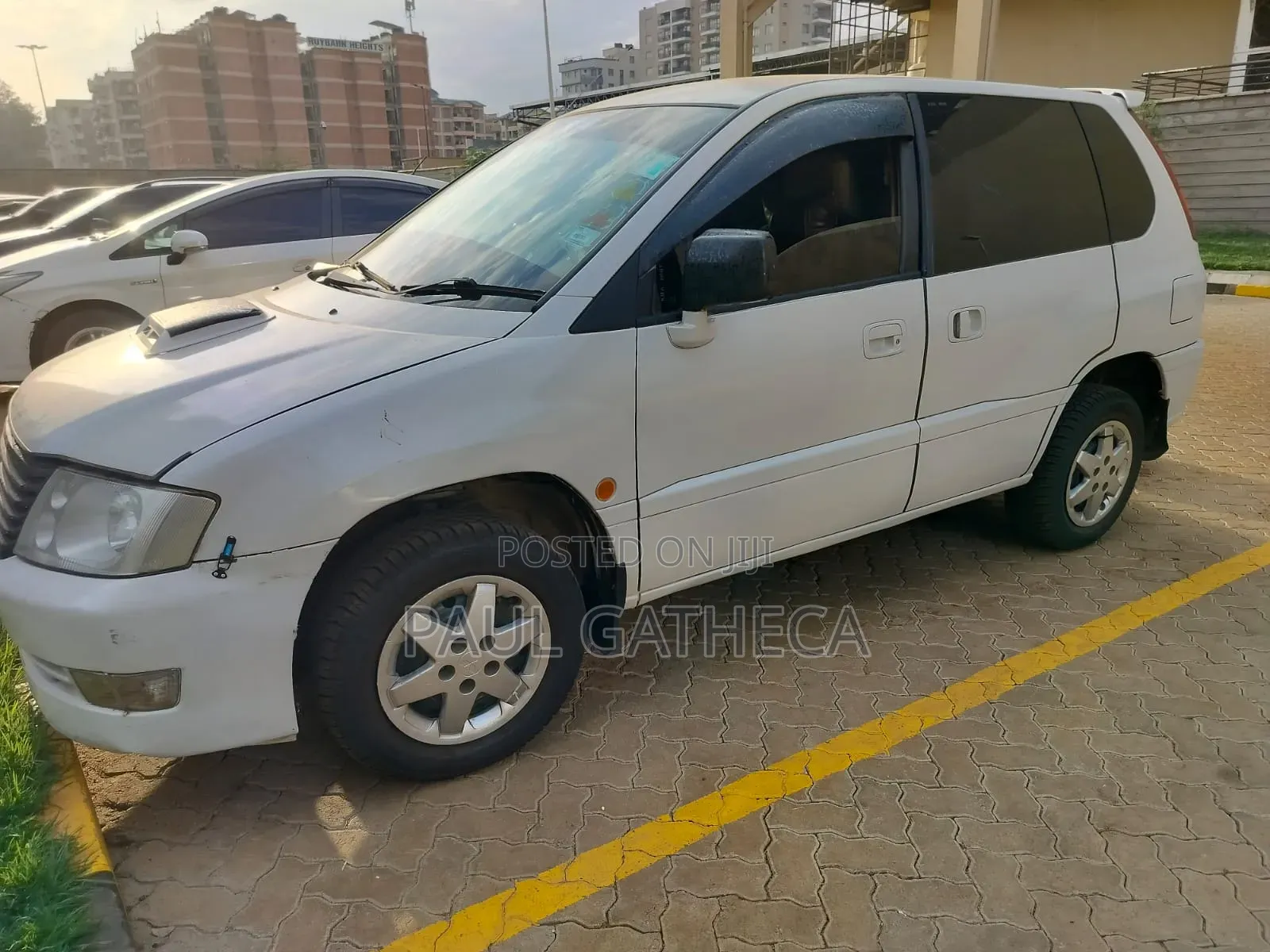 Mitsubishi RVR 2000 Off white