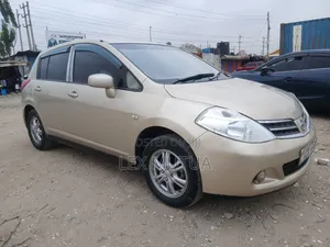 Nissan Tiida 2010 Beige