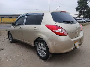 Nissan Tiida 2010 Beige