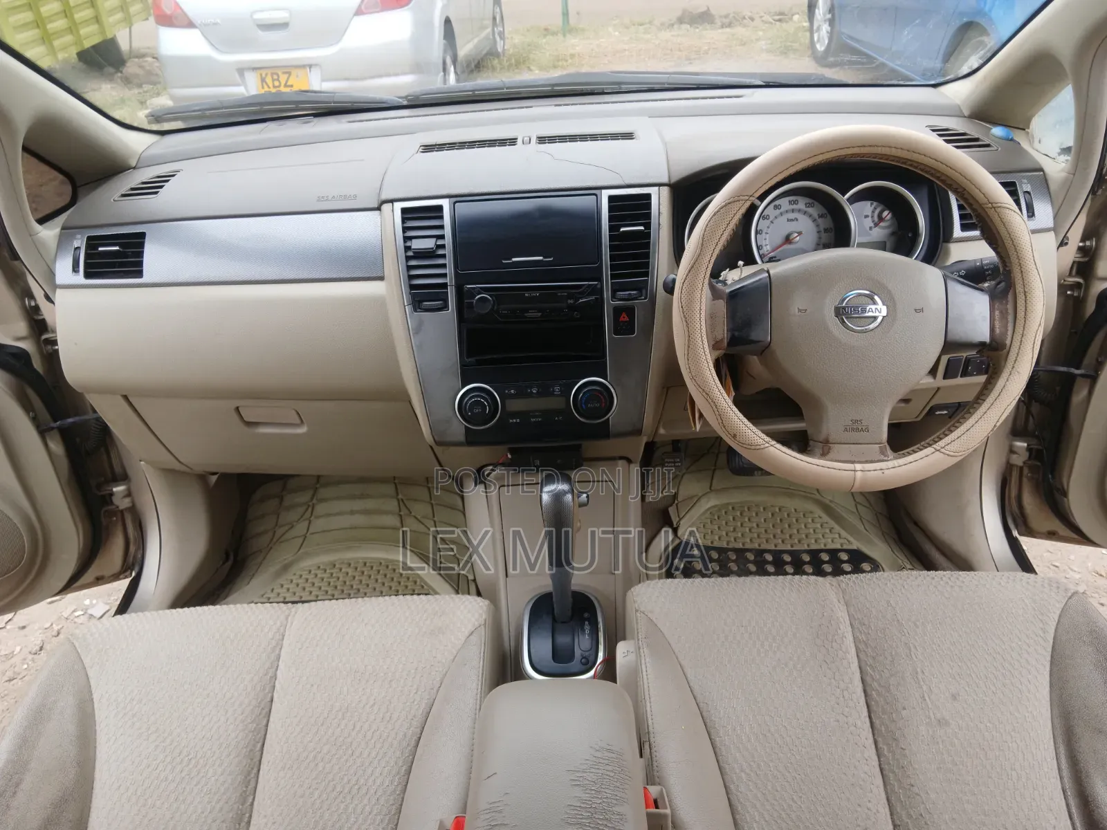 Nissan Tiida 2010 Beige