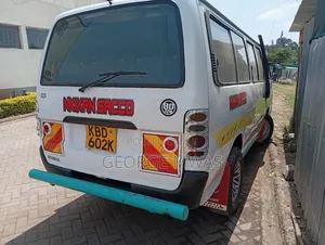 Toyota HiAce 2000 White