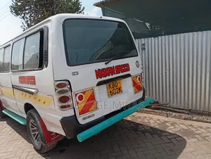 Toyota HiAce 2000 White