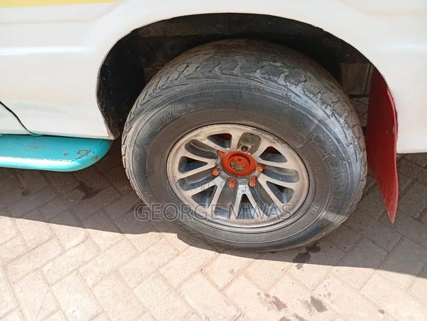 Toyota HiAce 2000 White - thumbnail 6
