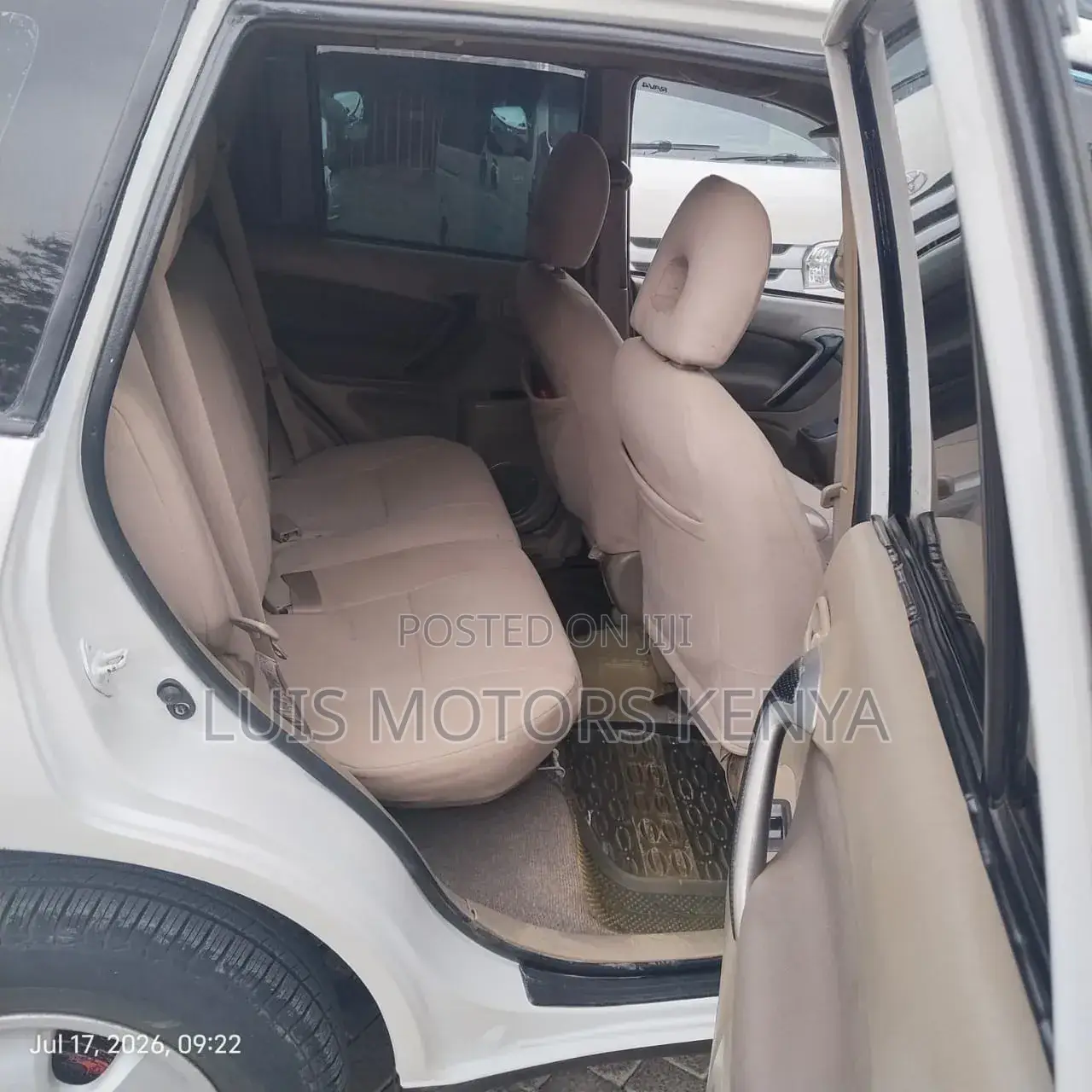 Toyota RAV4 Base AWD 2001 White