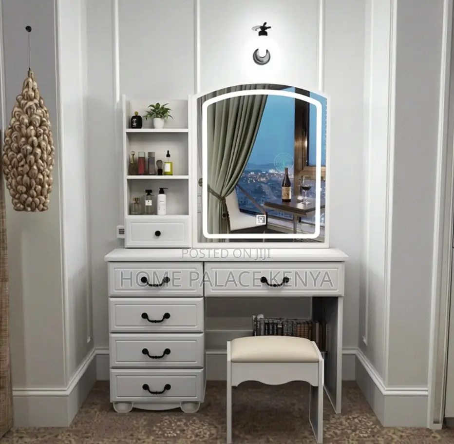 Vanity Table: Glossy Lacquer Vanity With Illuminated Mirror