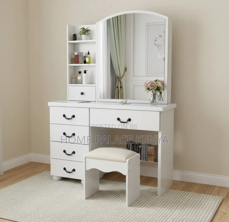 Vanity Table: Glossy Lacquer Vanity With Illuminated Mirror