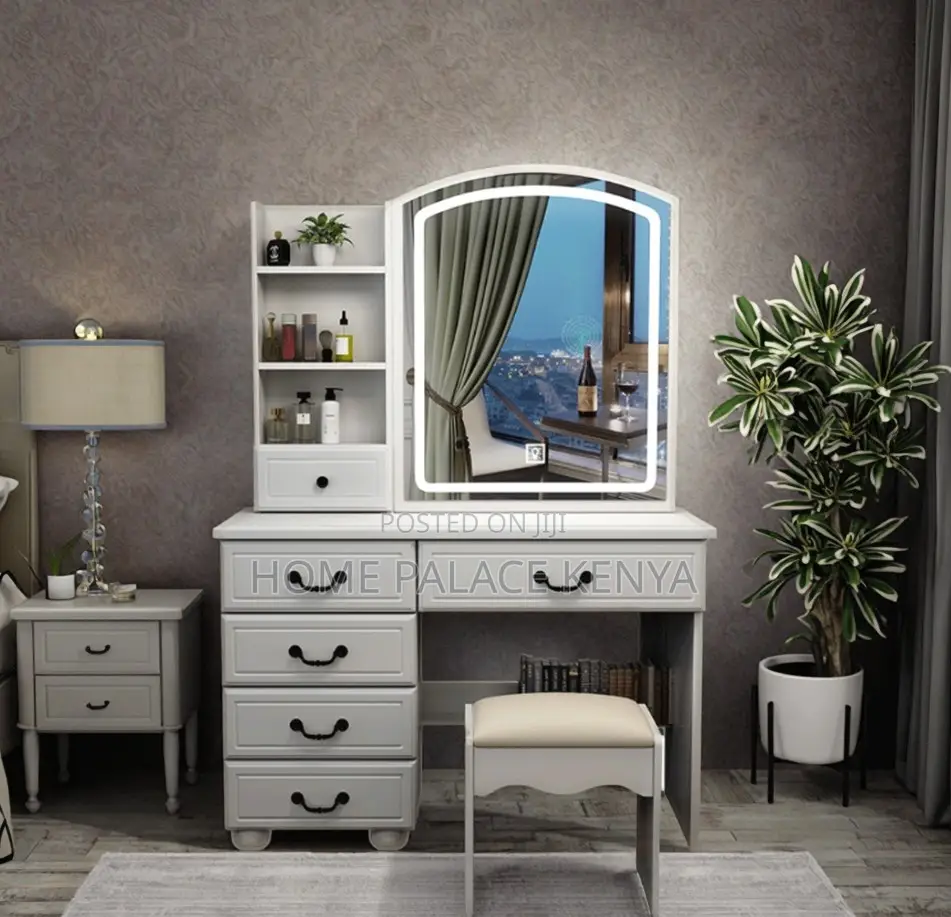 Vanity Table: Glossy Lacquer Vanity With Illuminated Mirror