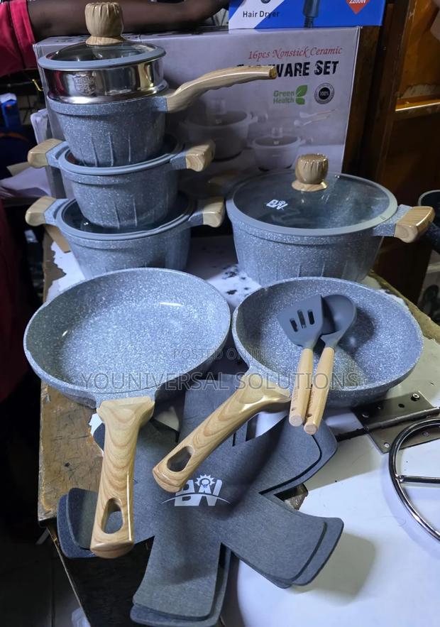 BMW 19Pieces Cookware - main view