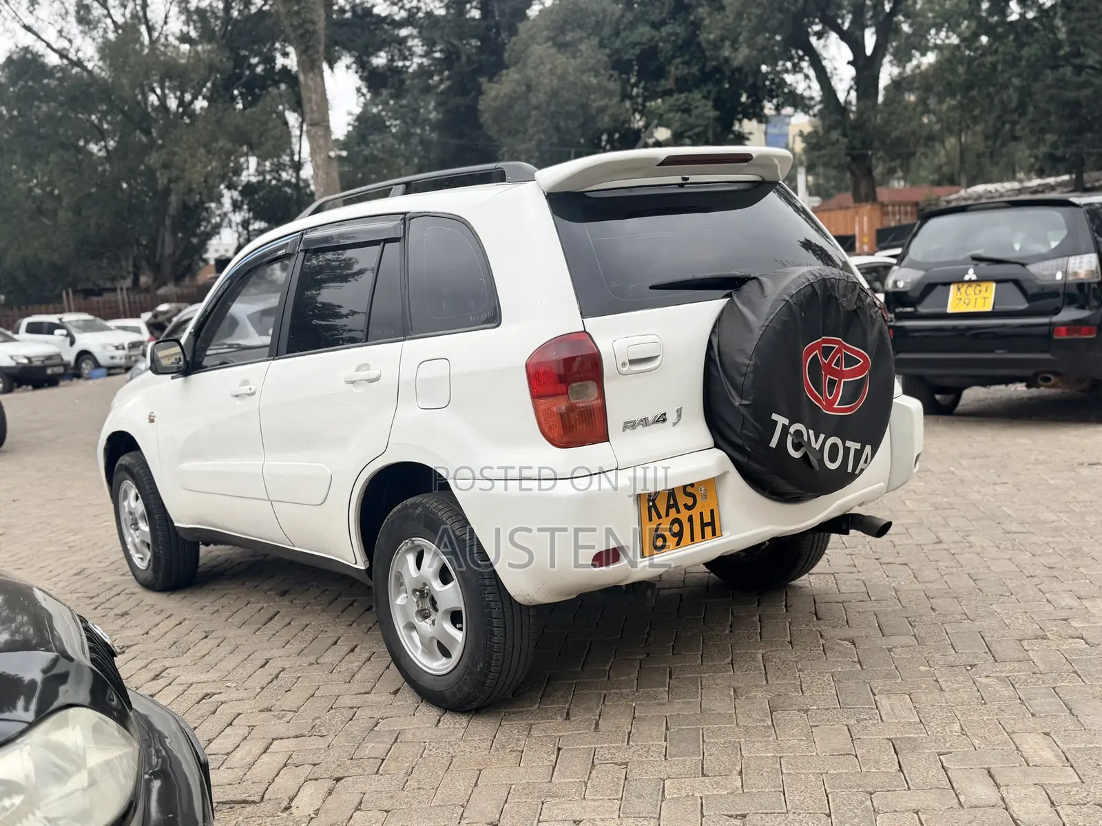 Toyota RAV4 2002 White