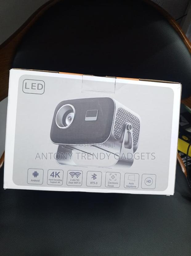 Full HD Smart Projector With Auto Keystone Android OS