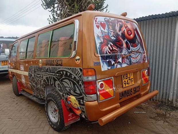Toyota HiAce 2002 Brown - thumbnail 2
