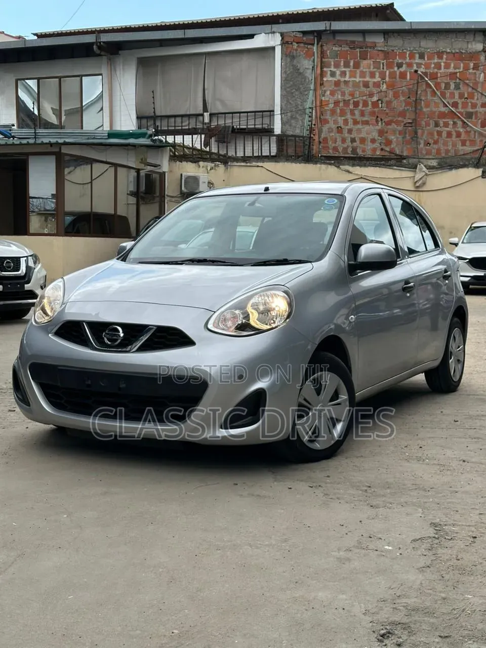 Nissan March 2018 Silver