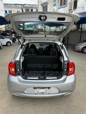 Nissan March 2018 Silver