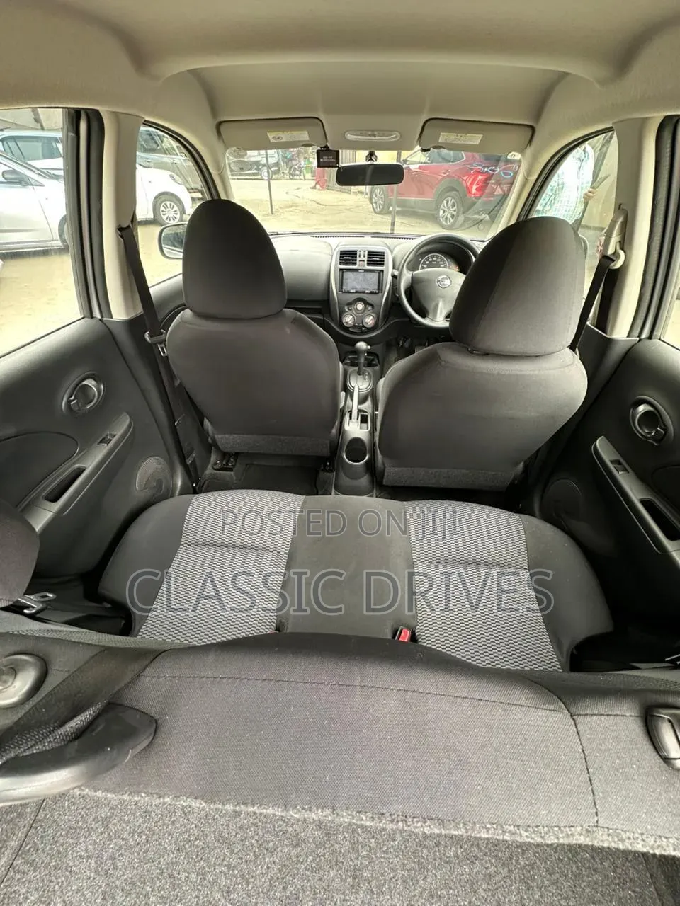 Nissan March 2018 Silver