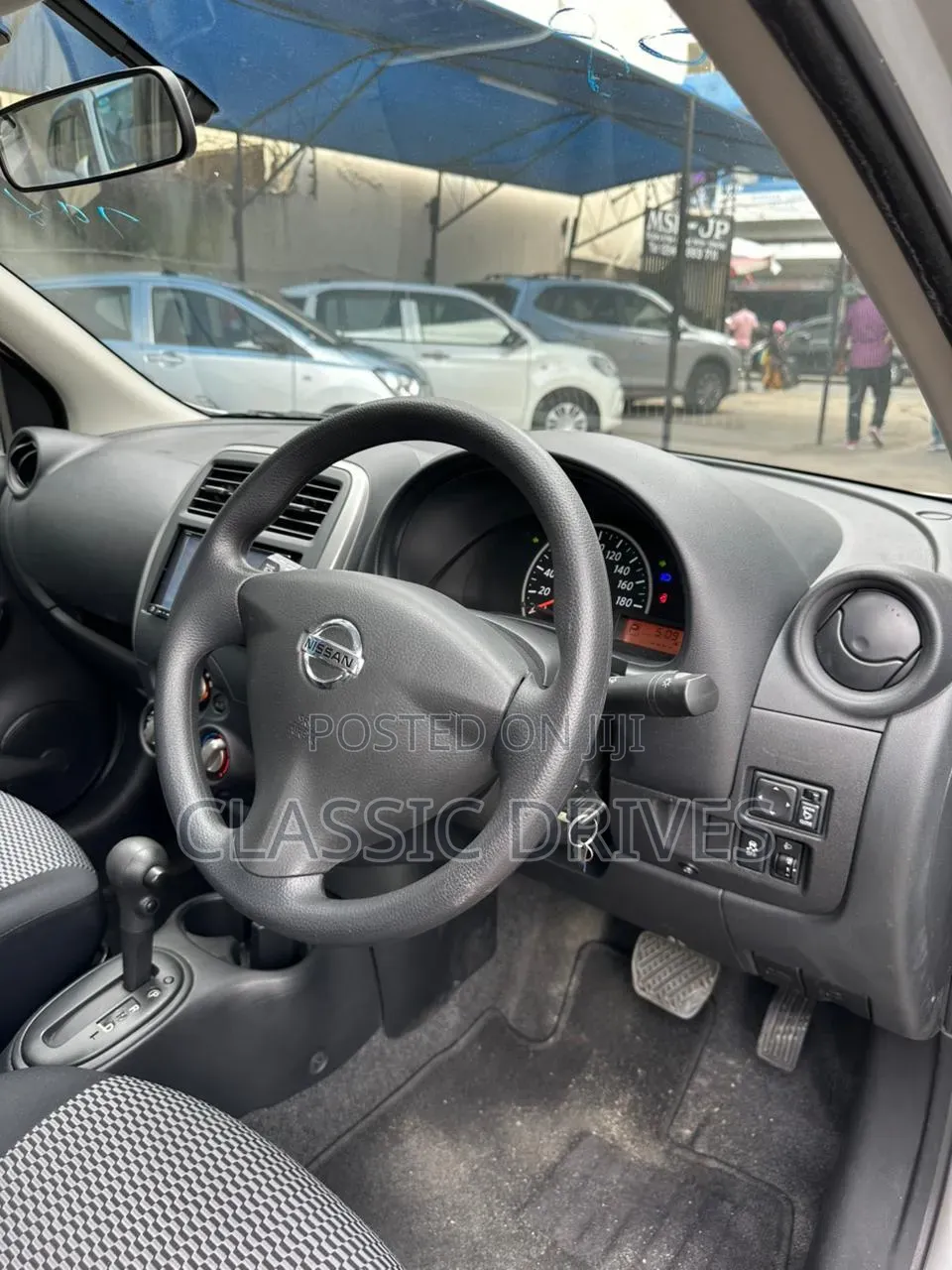 Nissan March 2018 Silver