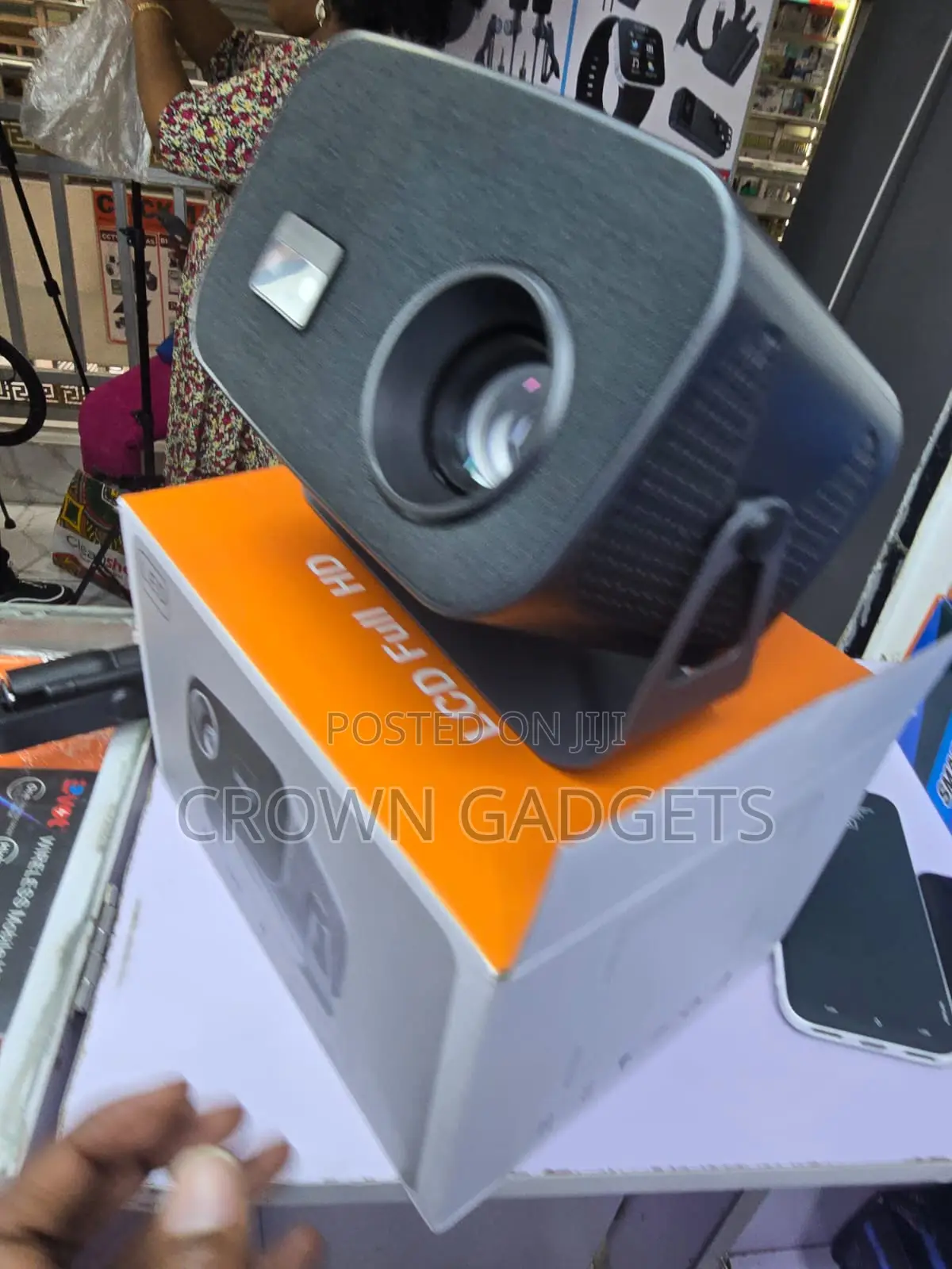 Android Home Theater Projector 1080P With 360° Stand