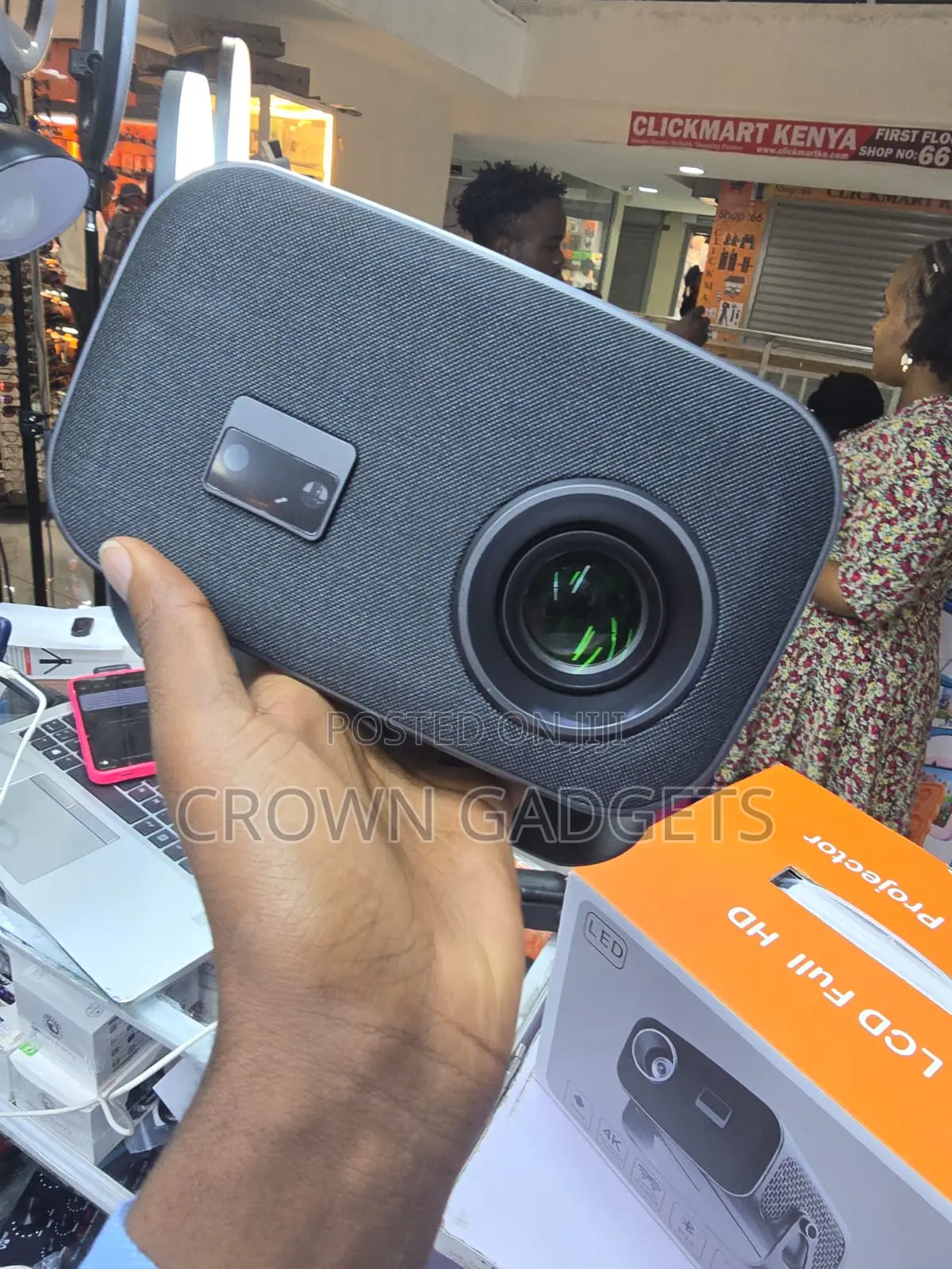 Android Home Theater Projector 1080P With 360° Stand