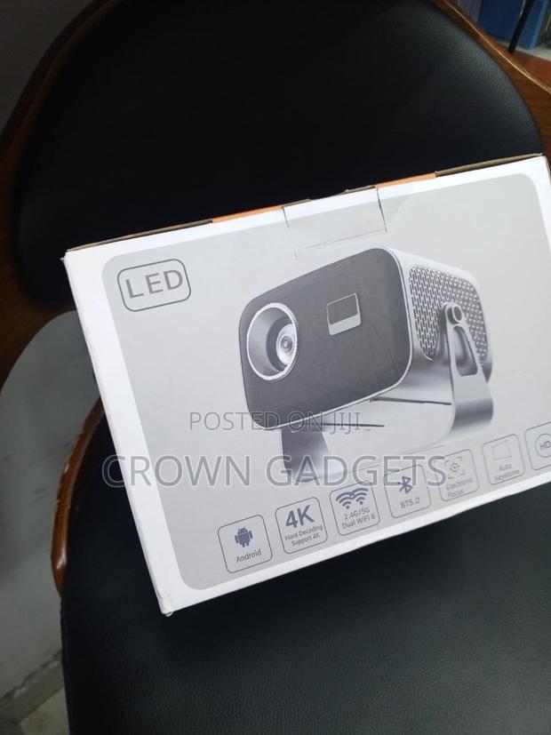 Portable 1080P Android Projector With Auto Keystone Focus - thumbnail 2
