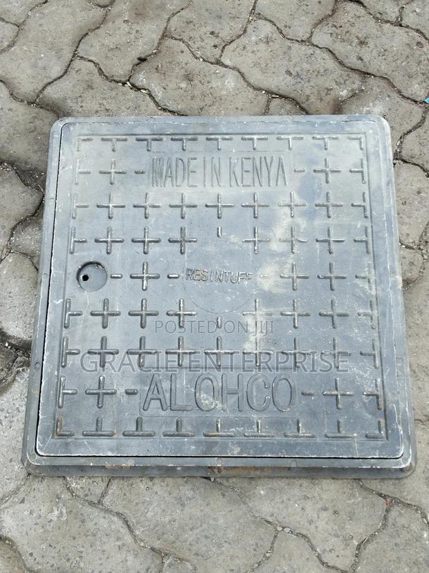 Reinforced Manhole Cover 450 by 450