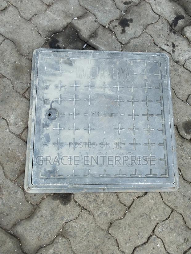 Reinforced Manhole Cover 450 by 450 - thumbnail 3