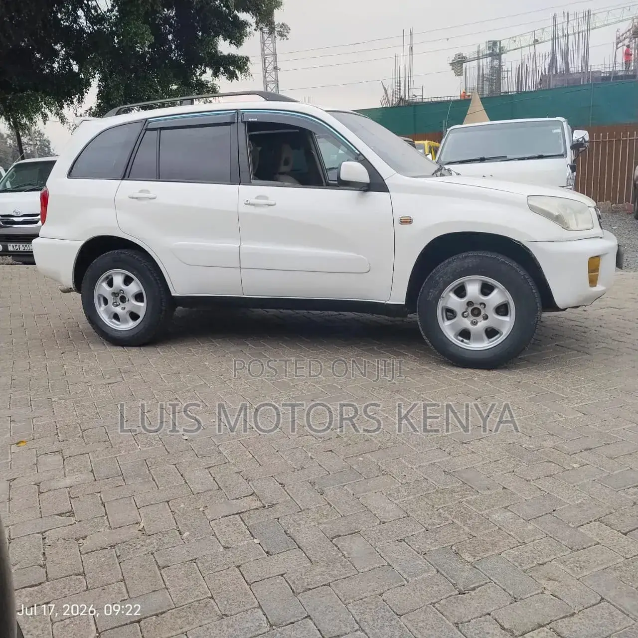 Toyota RAV4 Base AWD 2001 White