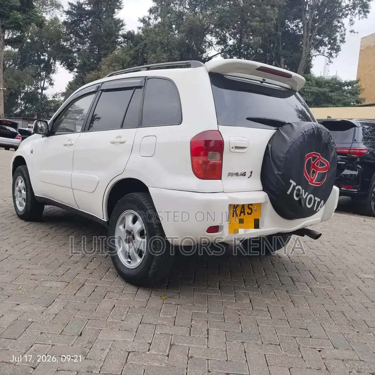 Toyota RAV4 Base AWD 2001 White