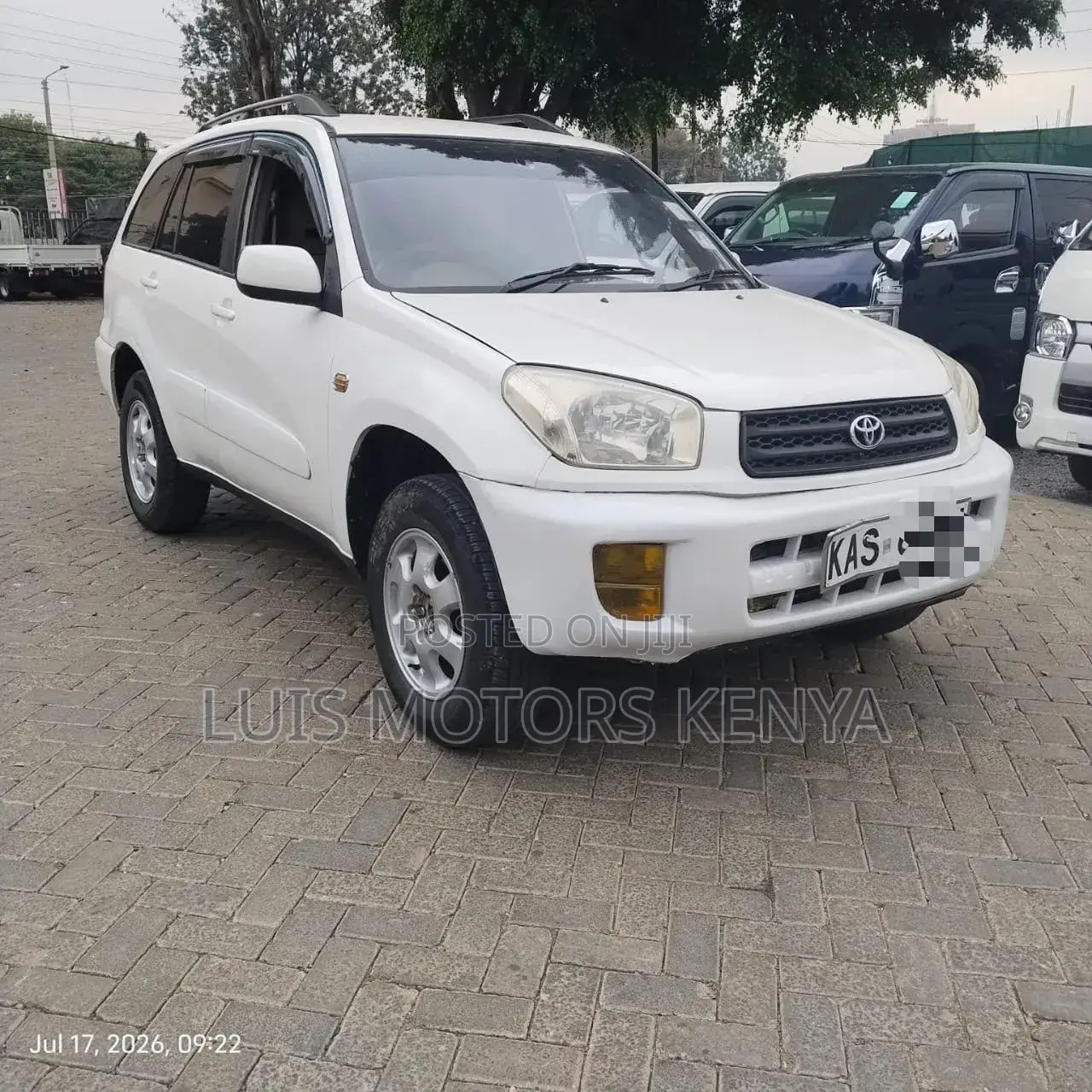 Toyota RAV4 Base AWD 2001 White