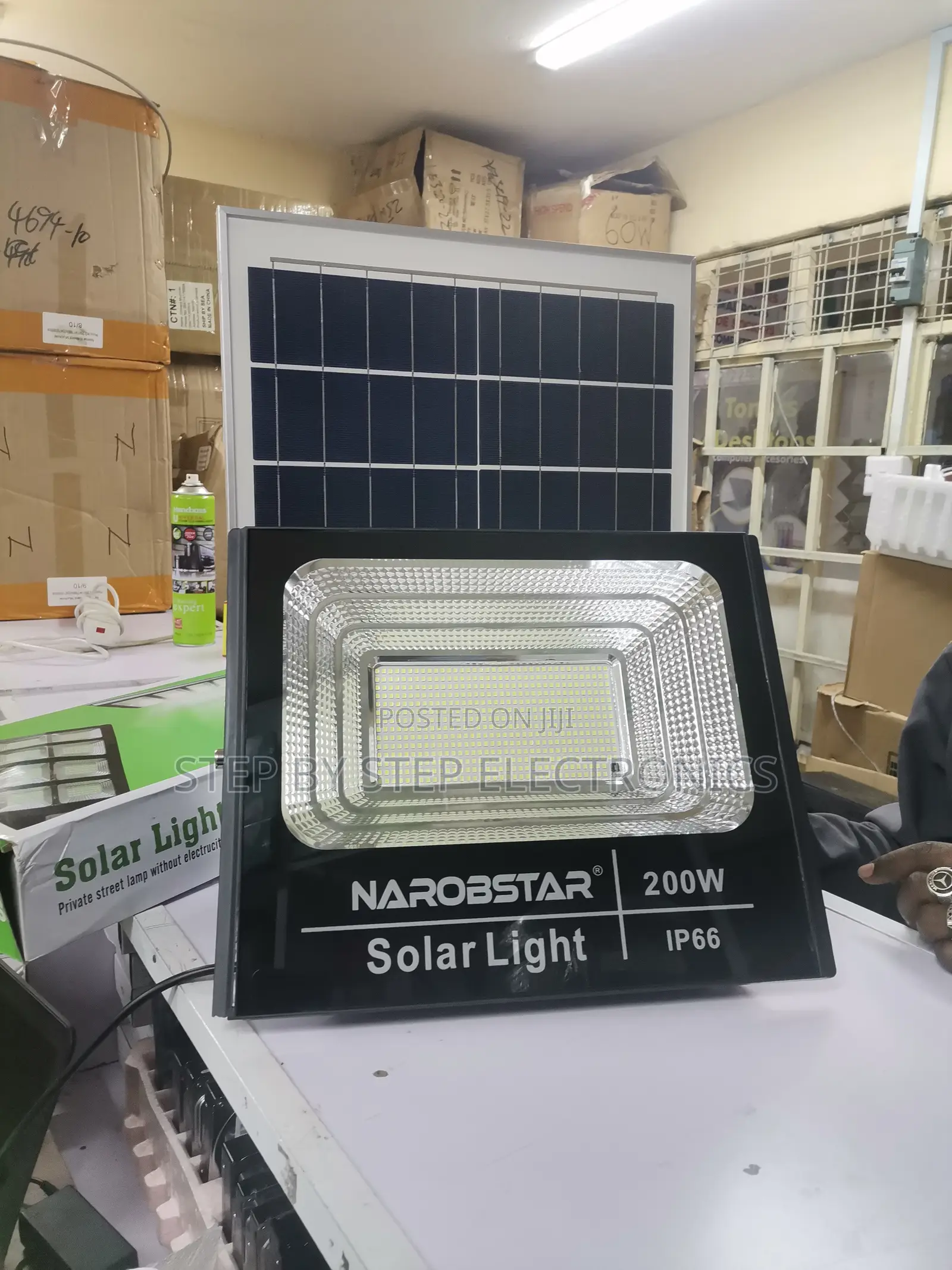 Easy to Install 200w Led Outdoor Solar Chargeable Floodlight