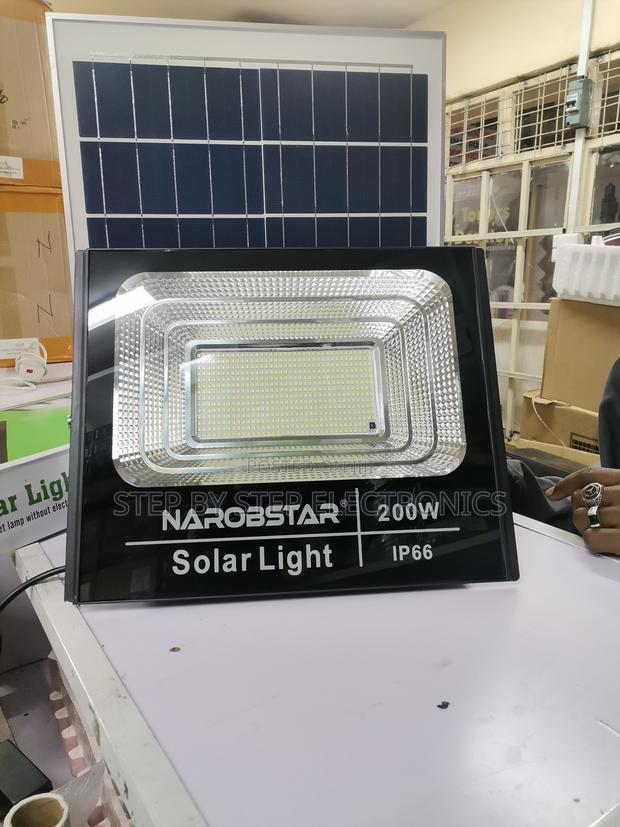 Easy Installation 200wsolar Flood Light With Remote Control - thumbnail 2
