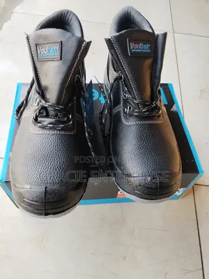 Safety Shoes/ Vaultex Safety Shoes