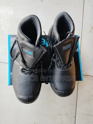 Safety Shoes/ Vaultex Safety Shoes