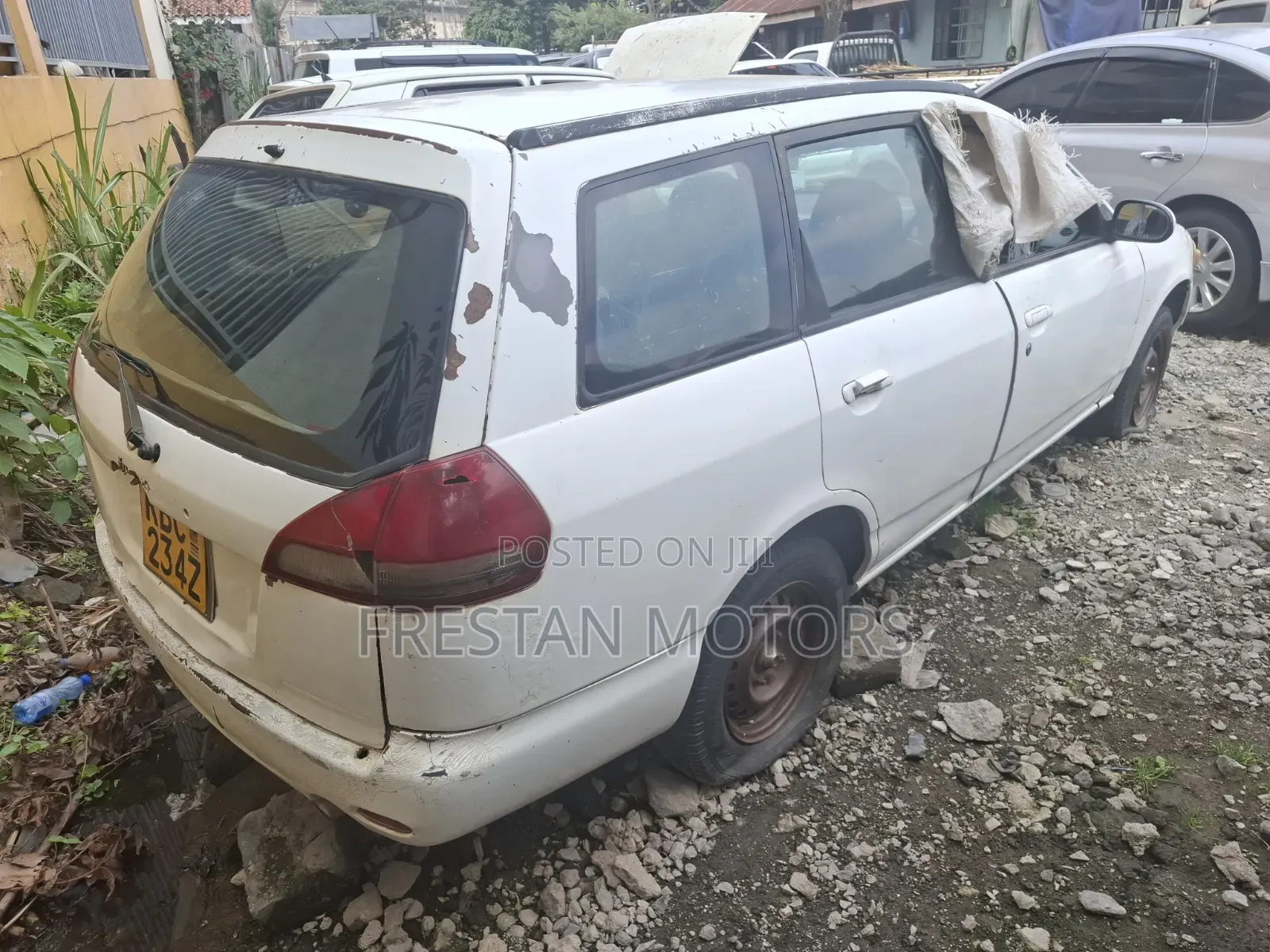 Nissan Wingroad 2001 White
