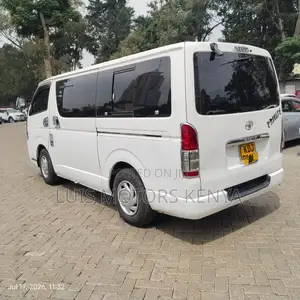 Toyota HiAce 2016 White