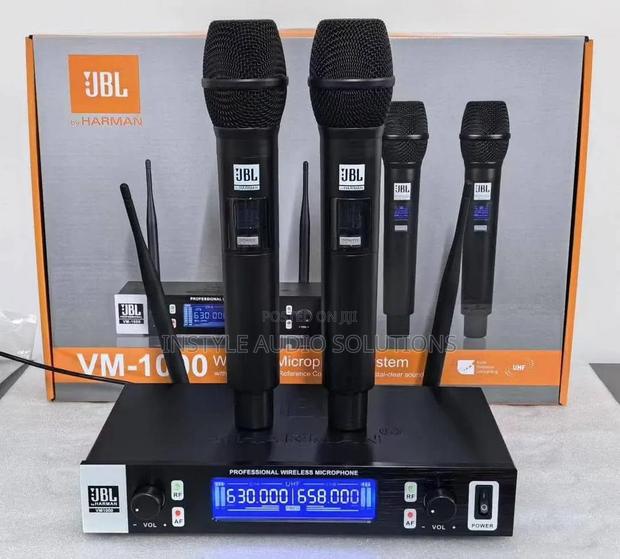 JBL Digital Wireless Microphone 200 Meters Frequency Range Dual
