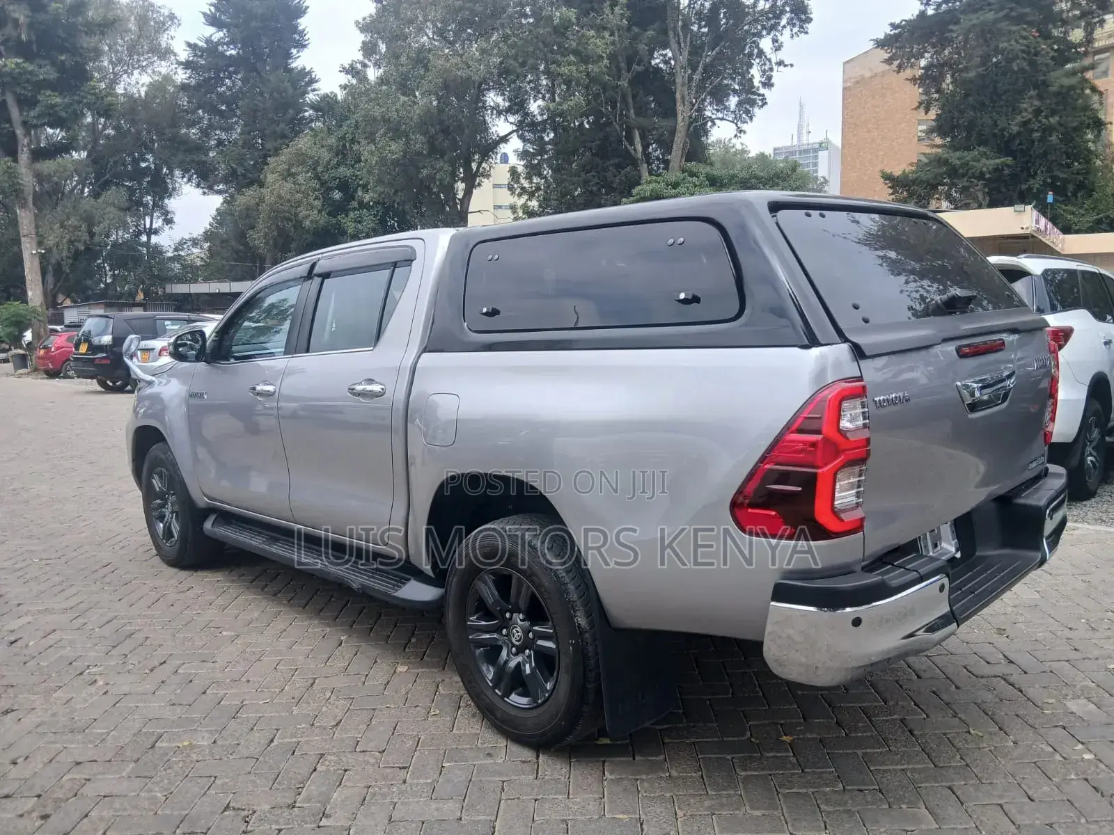 Toyota Hilux 2021 Silver
