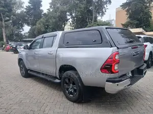 Toyota Hilux 2021 Silver
