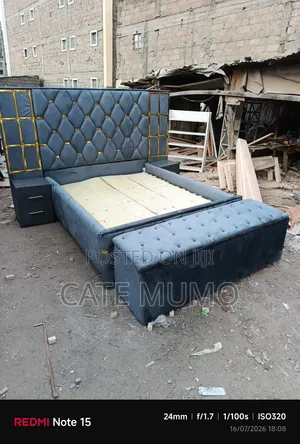 5by 6 Mocket Bed With 2 Drawers and a Ottoman