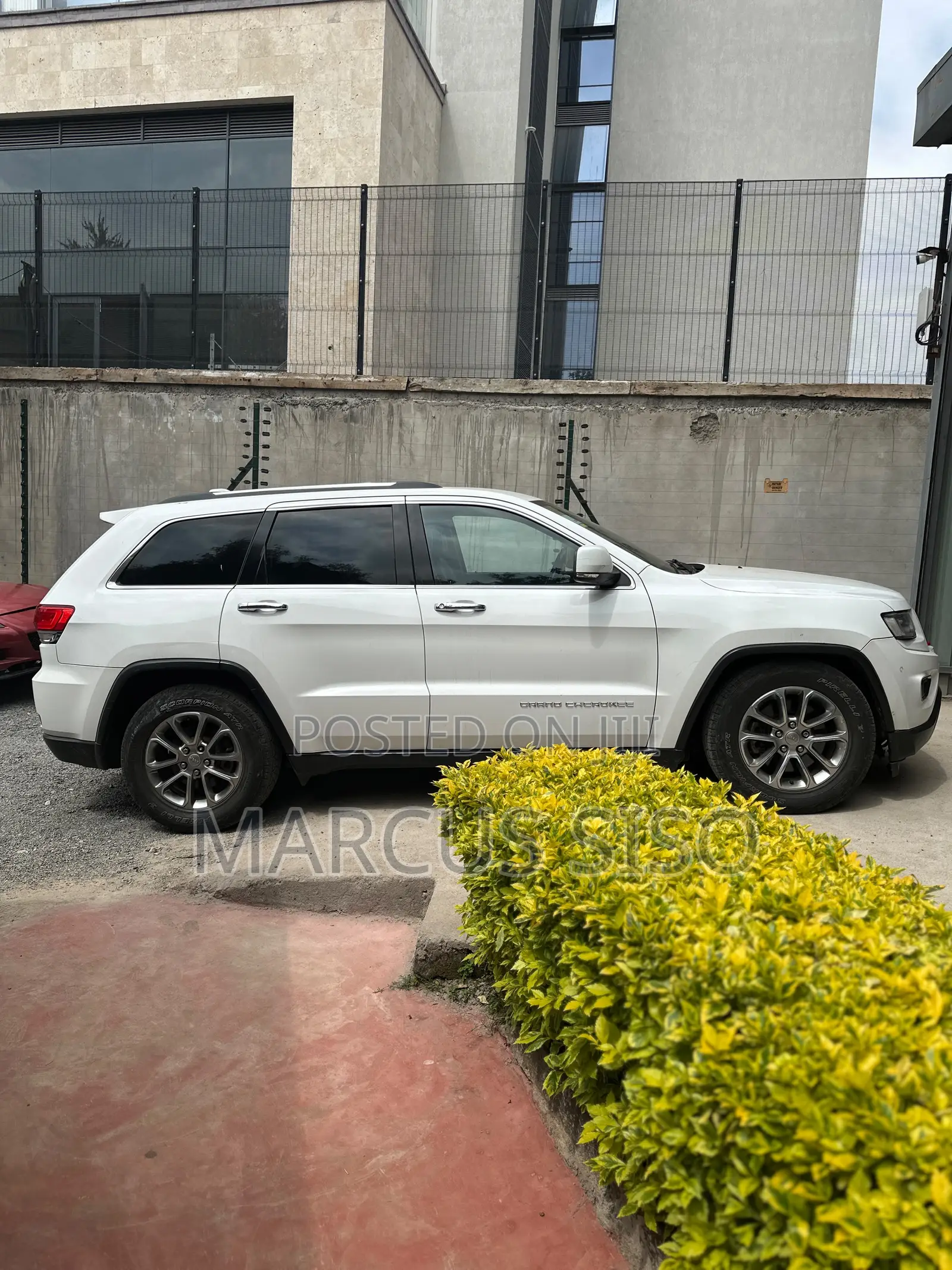 Jeep Grand Cherokee Limited 4dr SUV 4WD (3.6L 6cyl 8A) 2014 White