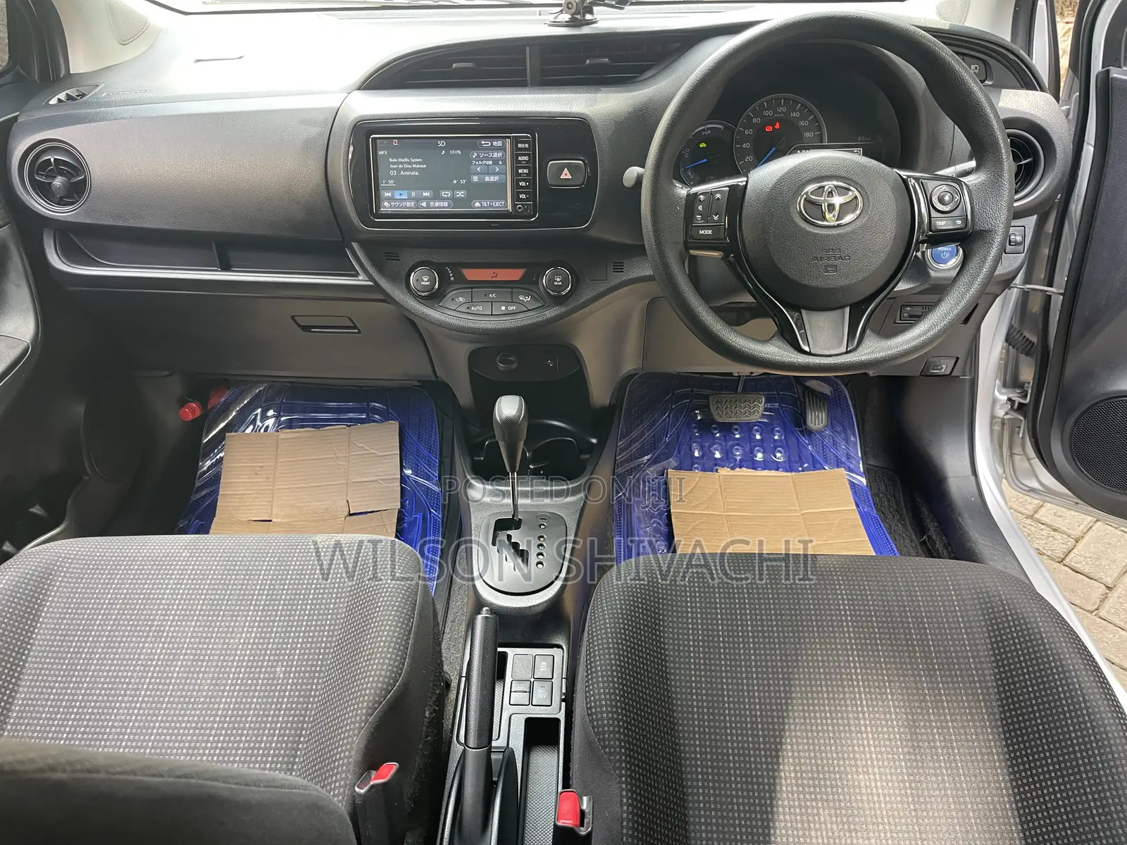 Toyota Vitz 2017 Silver