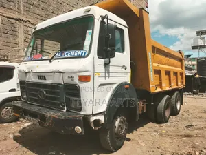 Tata Tipper 2018 White