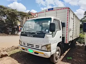 Isuzu NQR 2005 White
