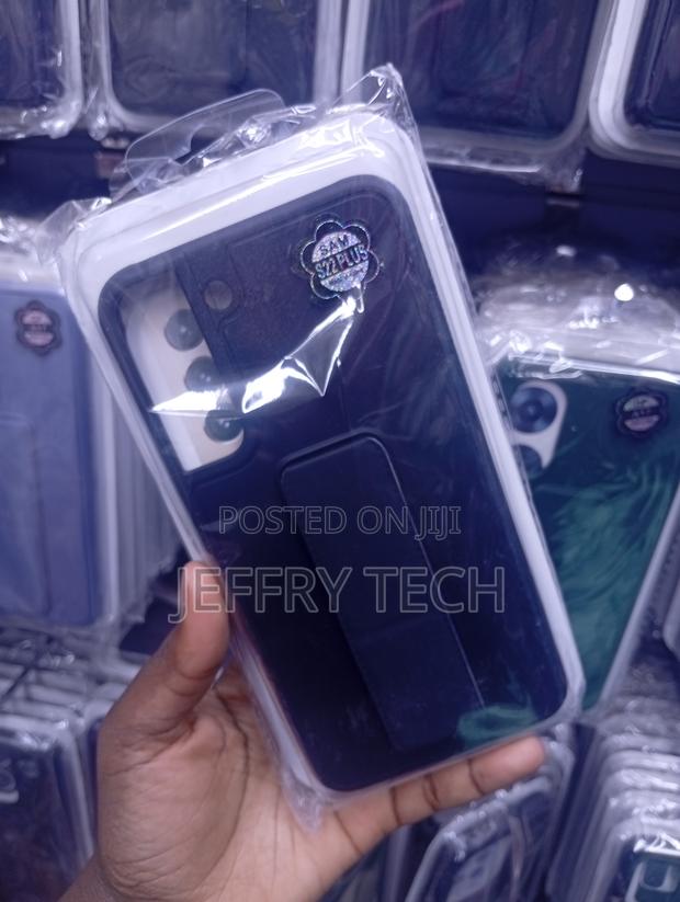 SG S22 Plus Case With a Flush-Fitting, Foldable Strip on the Back - thumbnail 2