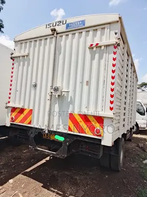 Isuzu NQR 2005 White