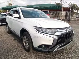 Mitsubishi Outlander 2018 White