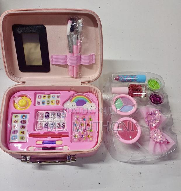 All-in-One Kids' Makeup Vanity Case