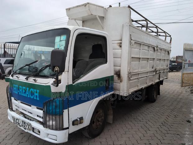 Isuzu NMR 2010 White - thumbnail 3