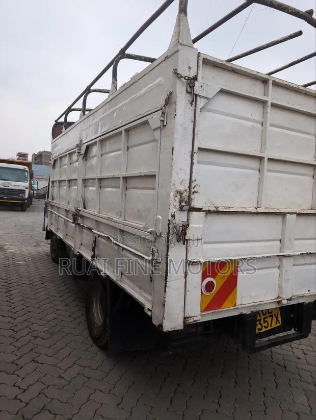 Isuzu NMR 2010 White - thumbnail 5