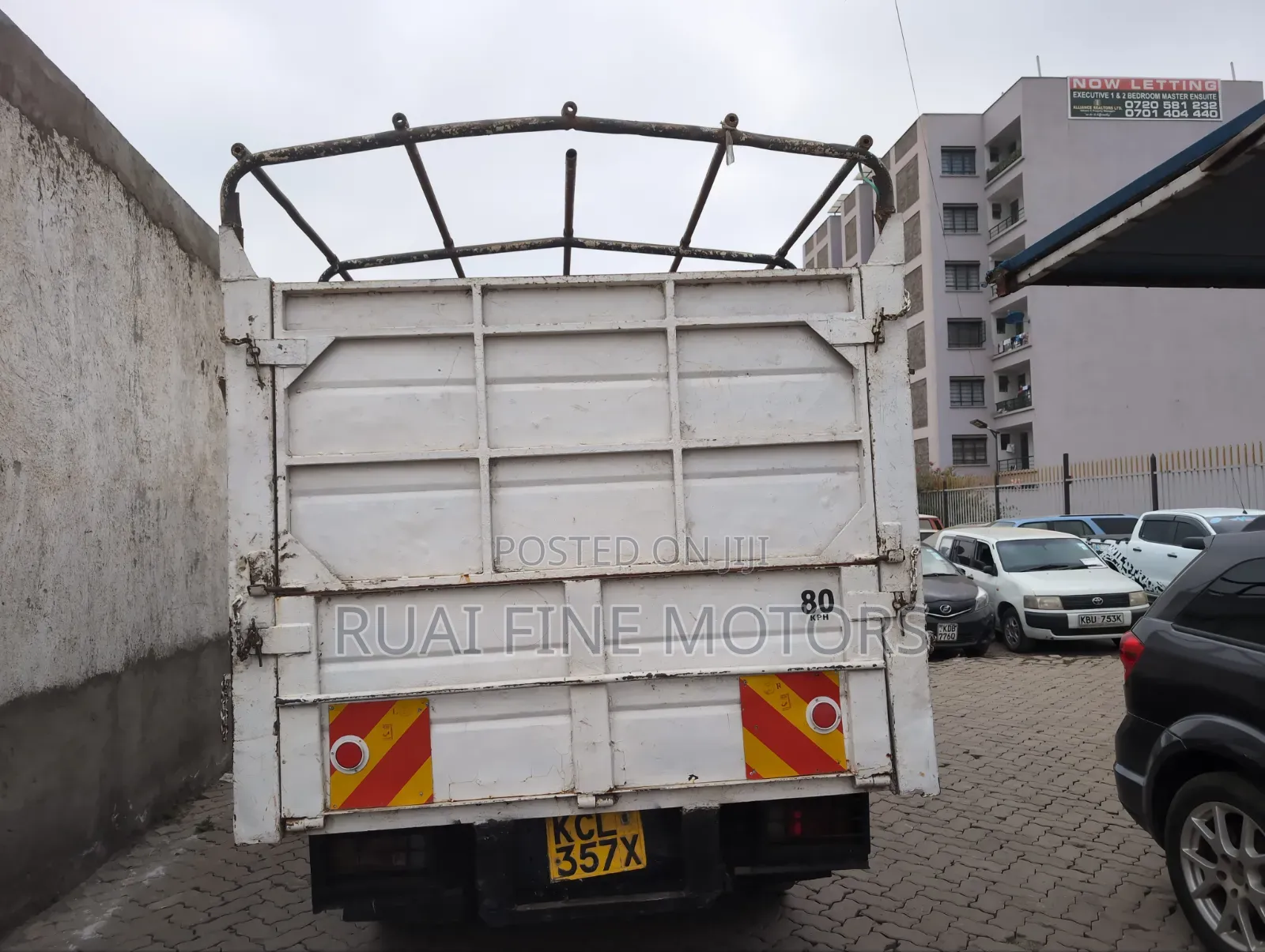Isuzu NMR 2010 White