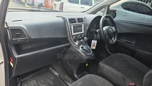 Toyota Ractis 2012